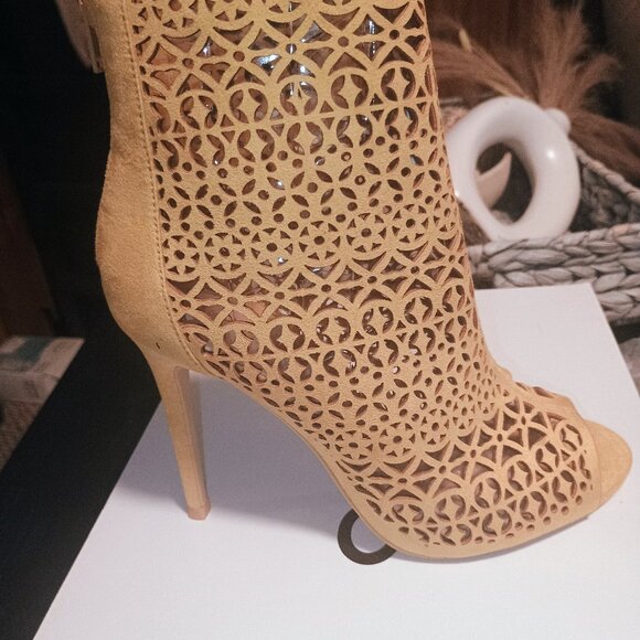 ALDO HEELS - Picture 1 of 3